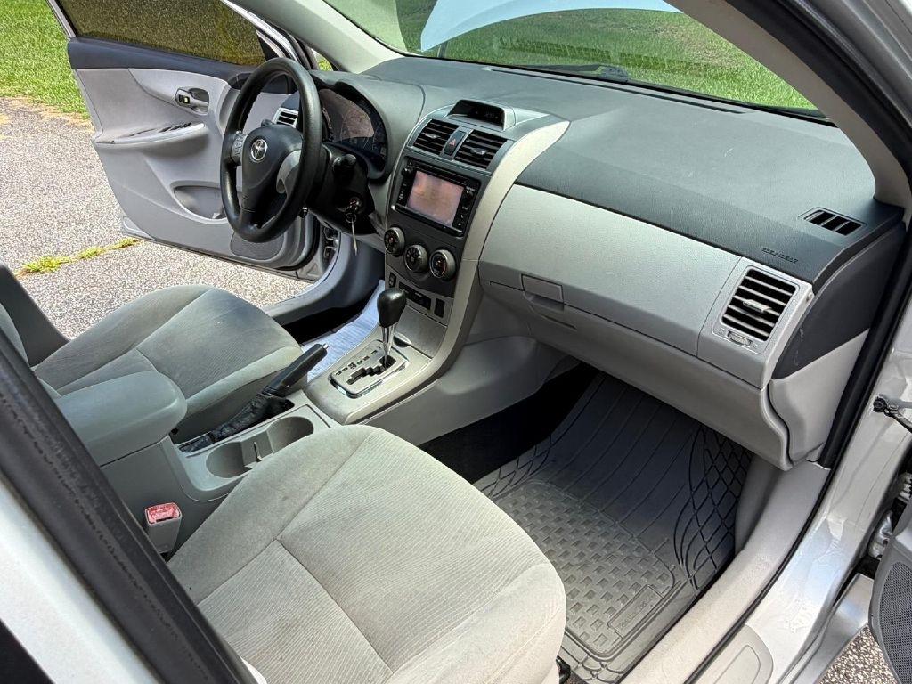 Toyota Corolla S 5-Speed MT 2013