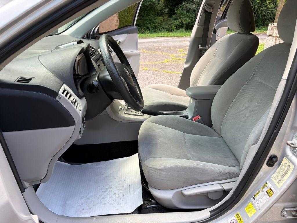 Toyota Corolla S 5-Speed MT 2013