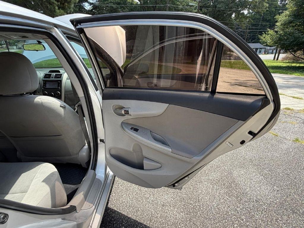 Toyota Corolla S 5-Speed MT 2013