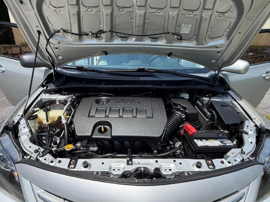 Toyota Corolla S 5-Speed MT 2013