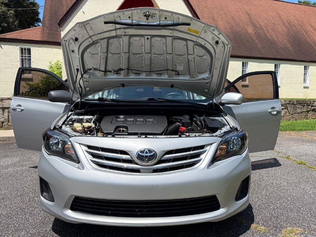 Toyota Corolla S 5-Speed MT 2013