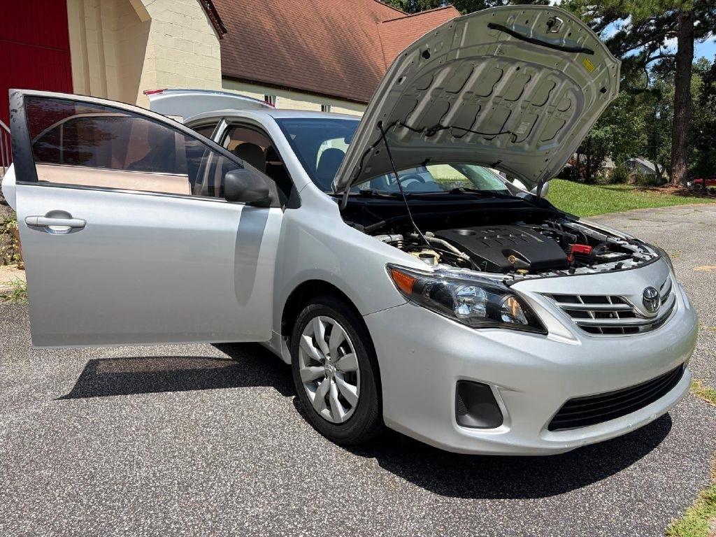 Toyota Corolla S 5-Speed MT 2013