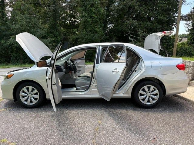 Toyota Corolla S 5-Speed MT 2013