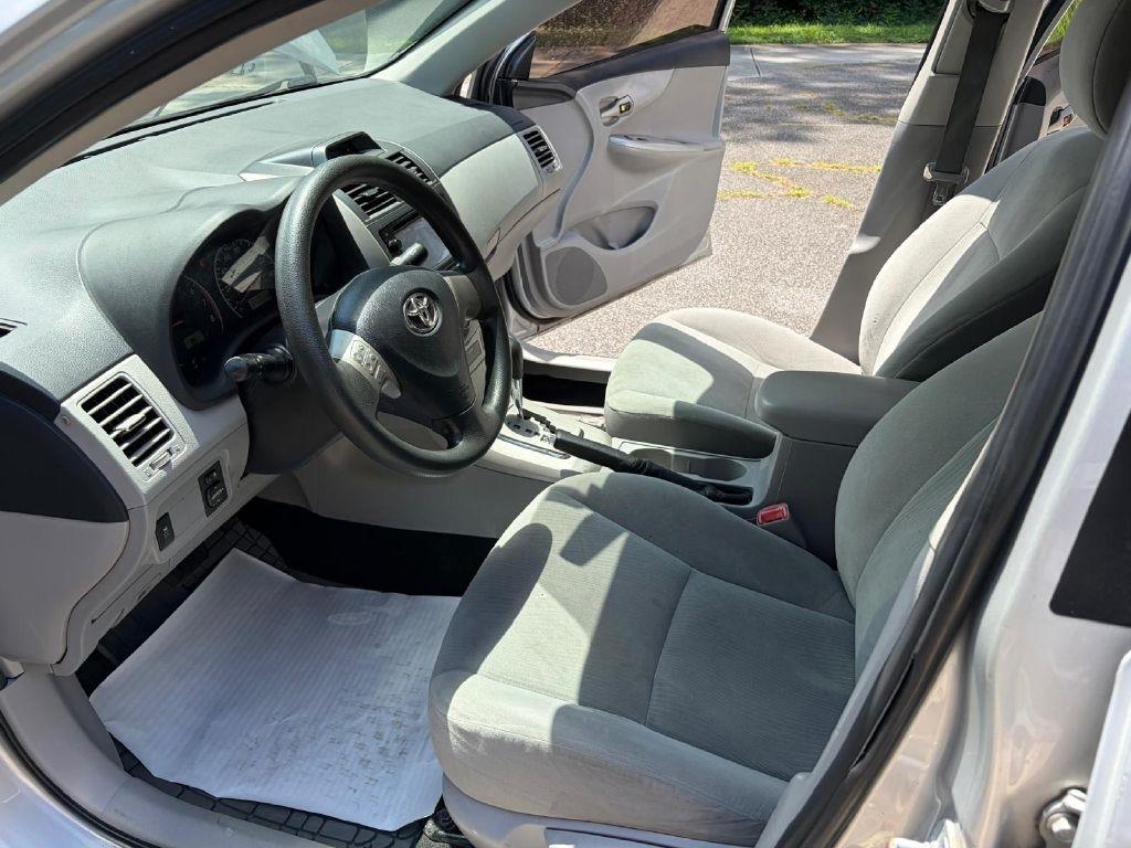 Toyota Corolla S 5-Speed MT 2013