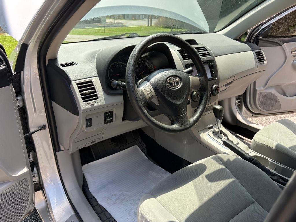 Toyota Corolla S 5-Speed MT 2013