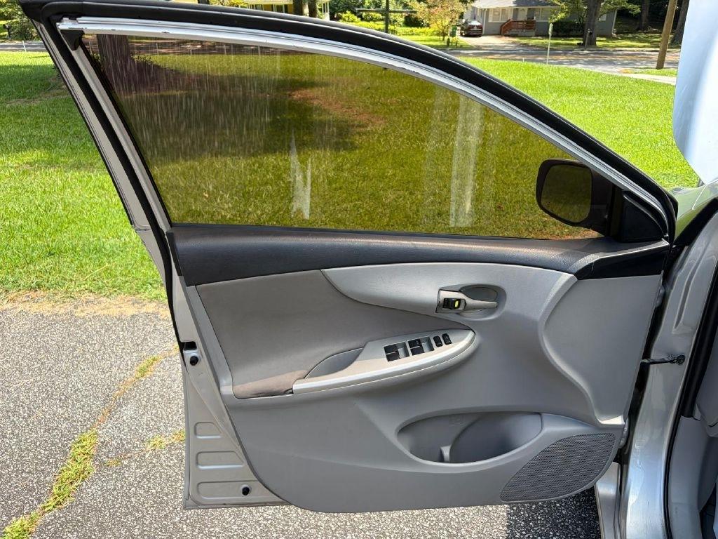 Toyota Corolla S 5-Speed MT 2013