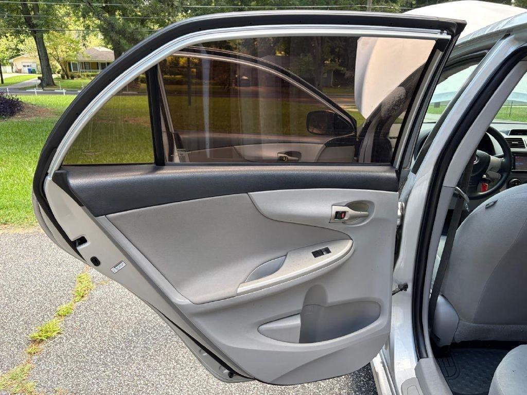 Toyota Corolla S 5-Speed MT 2013
