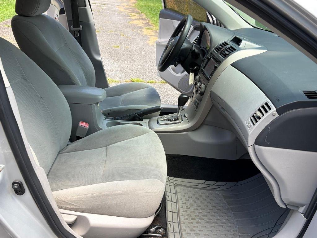 Toyota Corolla S 5-Speed MT 2013
