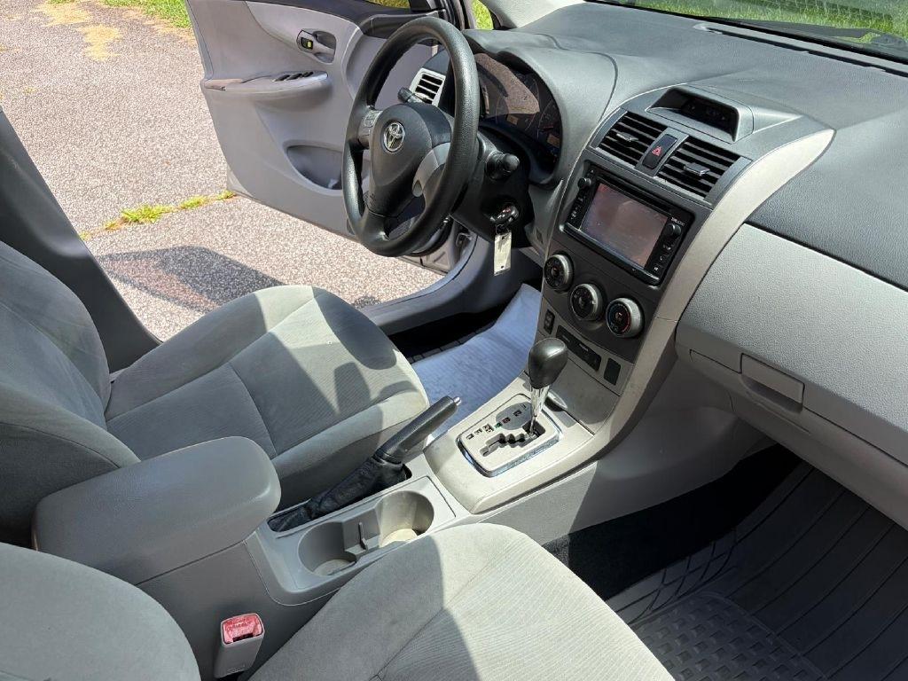 Toyota Corolla S 5-Speed MT 2013