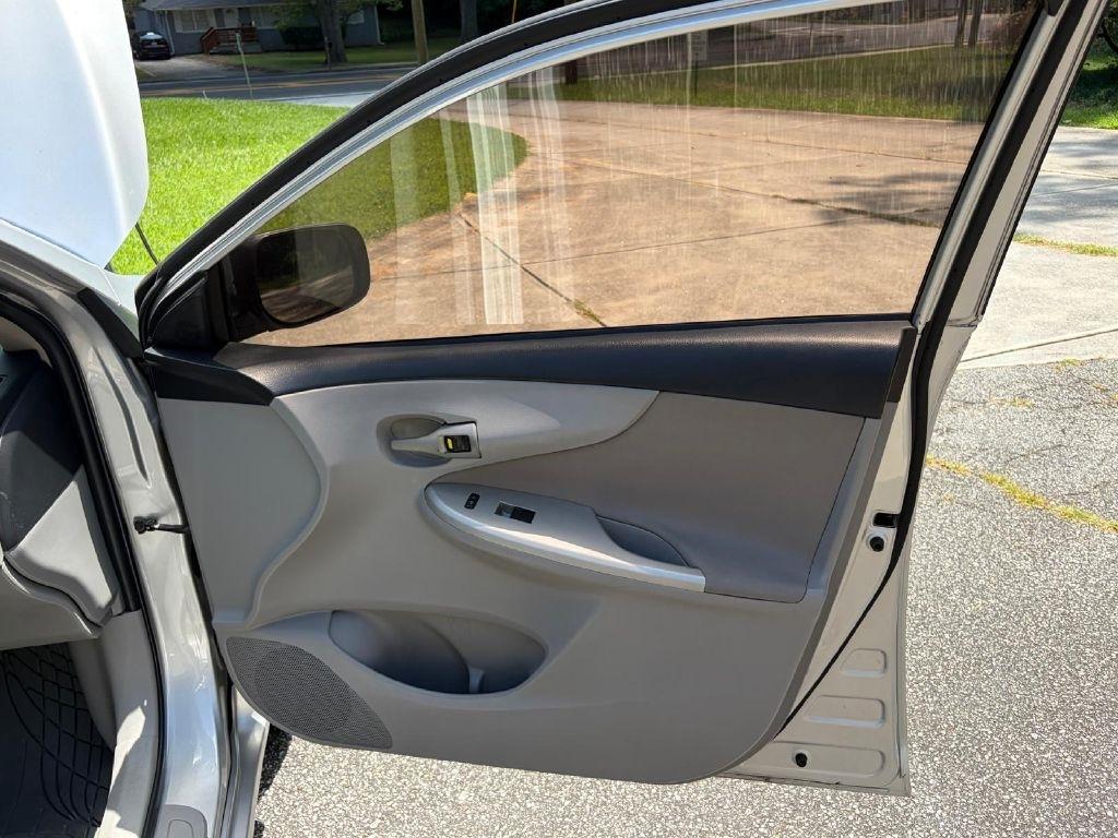 Toyota Corolla S 5-Speed MT 2013