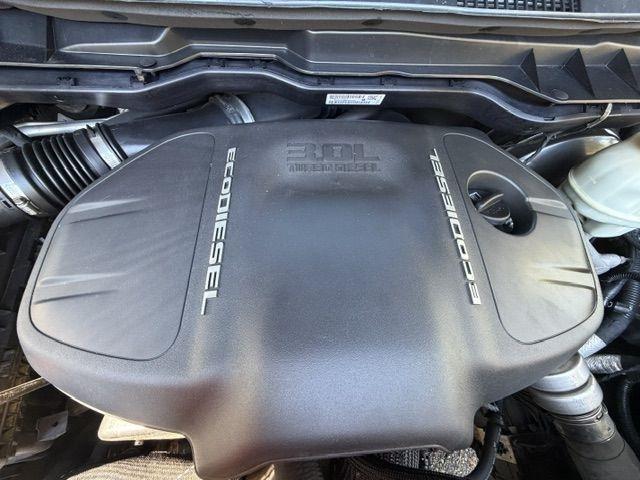 RAM 1500 SLT Crew Cab SWB 4WD 2016