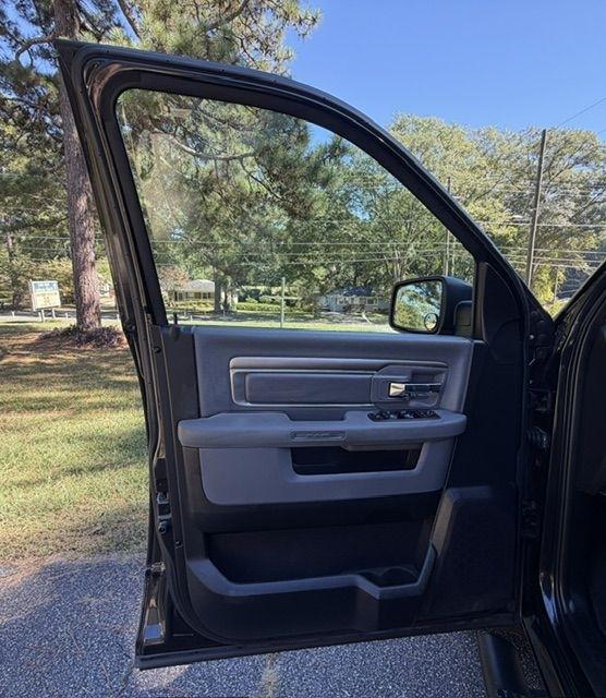 RAM 1500 SLT Crew Cab SWB 4WD 2016