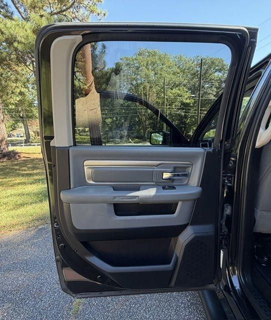 RAM 1500 SLT Crew Cab SWB 4WD 2016