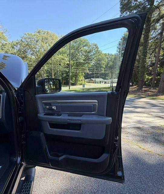 RAM 1500 SLT Crew Cab SWB 4WD 2016