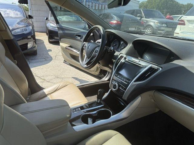 Acura TLX photo 14