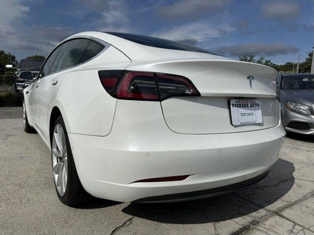 Tesla Model 3 photo 2
