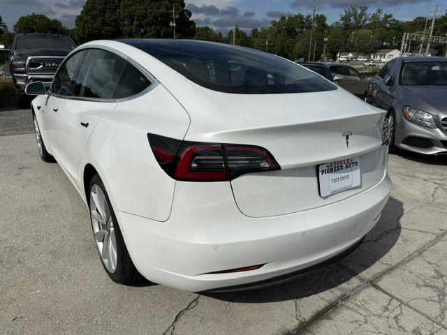 Tesla Model 3 photo 3