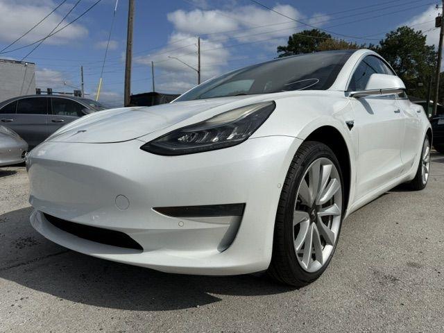 Tesla Model 3 photo 8