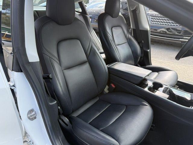 Tesla Model 3 photo 17
