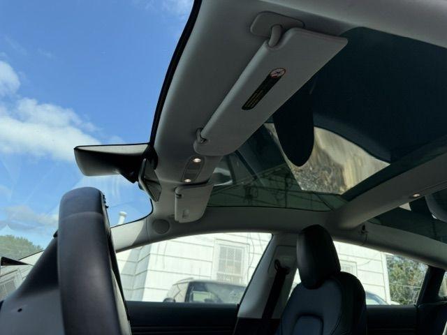 Tesla Model 3 photo 18