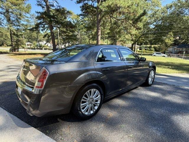 Chrysler 300 photo 2