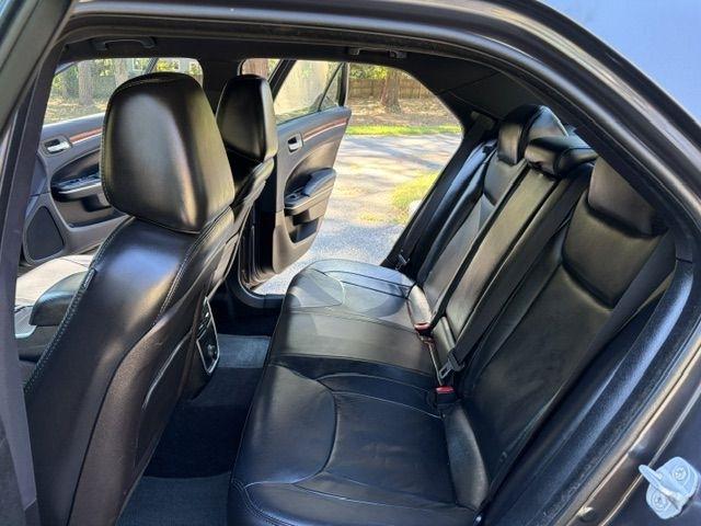 Chrysler 300 photo 9
