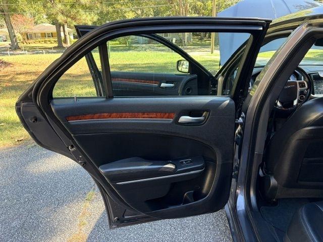 Chrysler 300 photo 10