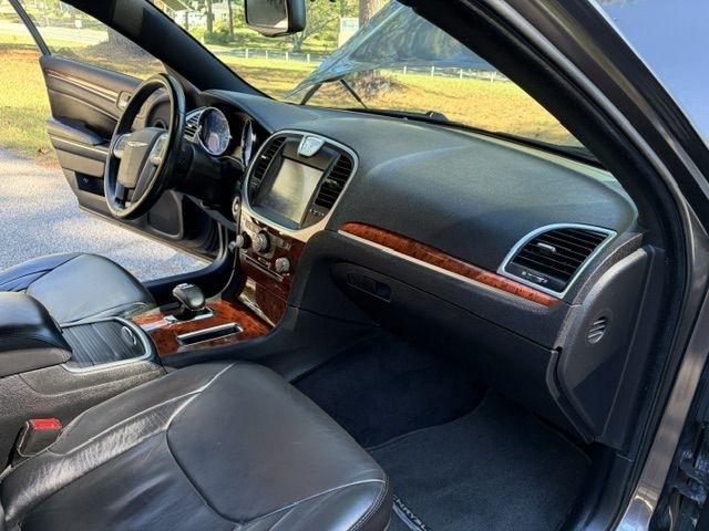 Chrysler 300 photo 11