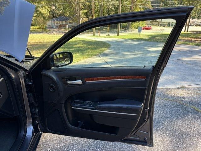 Chrysler 300 photo 13