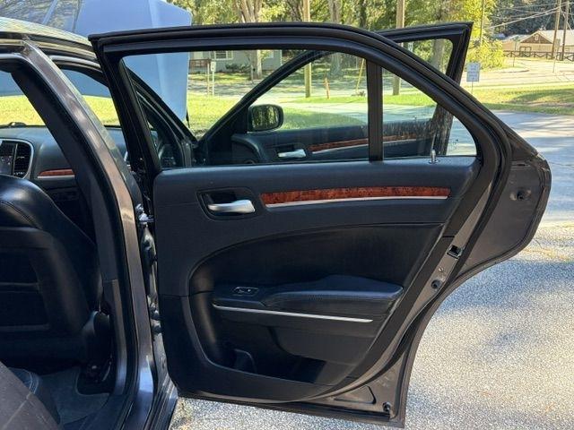 Chrysler 300 photo 15