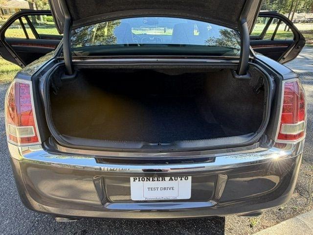 Chrysler 300 photo 16