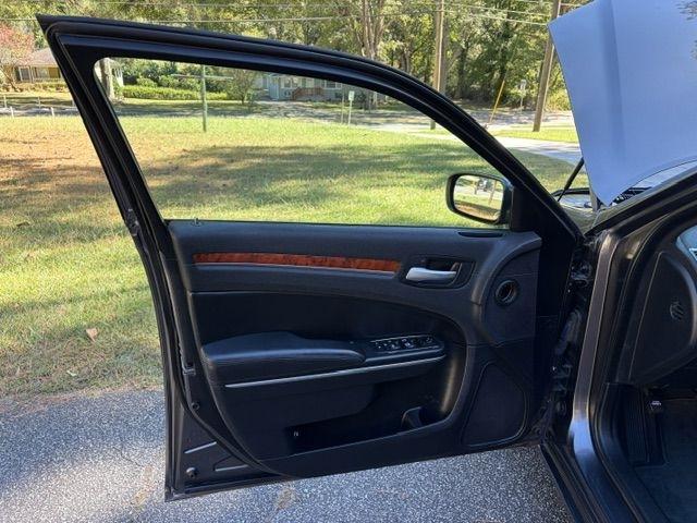 Chrysler 300 photo 38