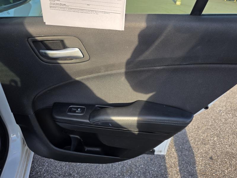 Dodge Charger SE 2017