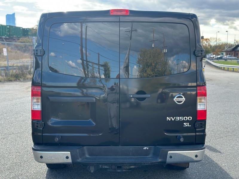 Nissan NV Passenger 3500 SL V8 2018 Nissan NV Passenger 3500 SL V8 2018