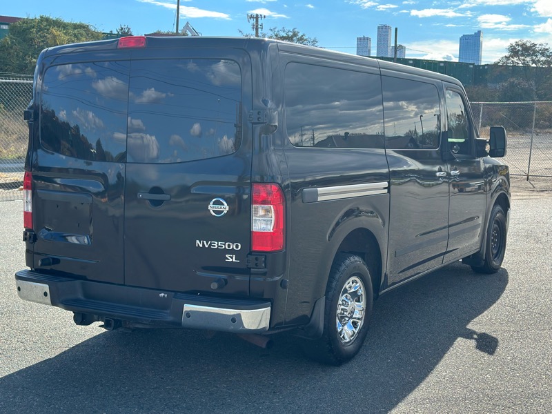 Nissan NV Passenger 3500 SL V8 2018 Nissan NV Passenger 3500 SL V8 2018