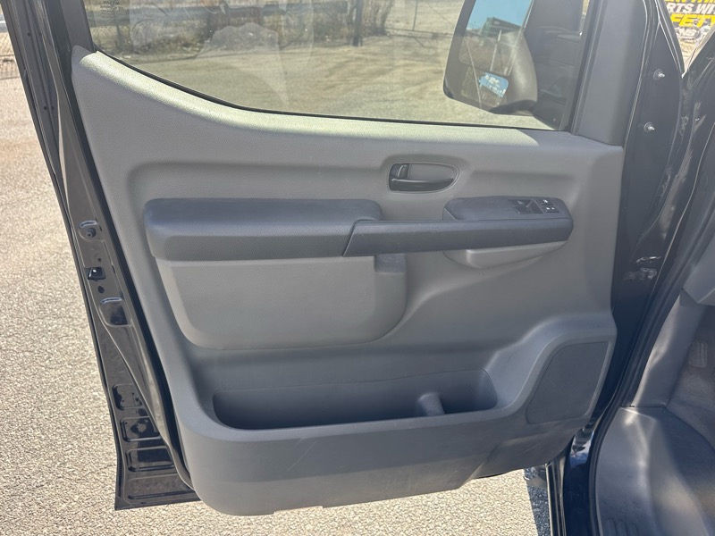 Nissan NV Passenger 3500 SL V8 2018 Nissan NV Passenger 3500 SL V8 2018