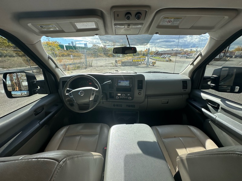 Nissan NV Passenger 3500 SL V8 2018 Nissan NV Passenger 3500 SL V8 2018