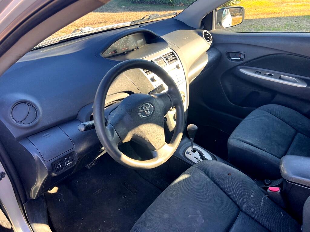 Toyota Yaris Sedan 4-Speed AT 2009