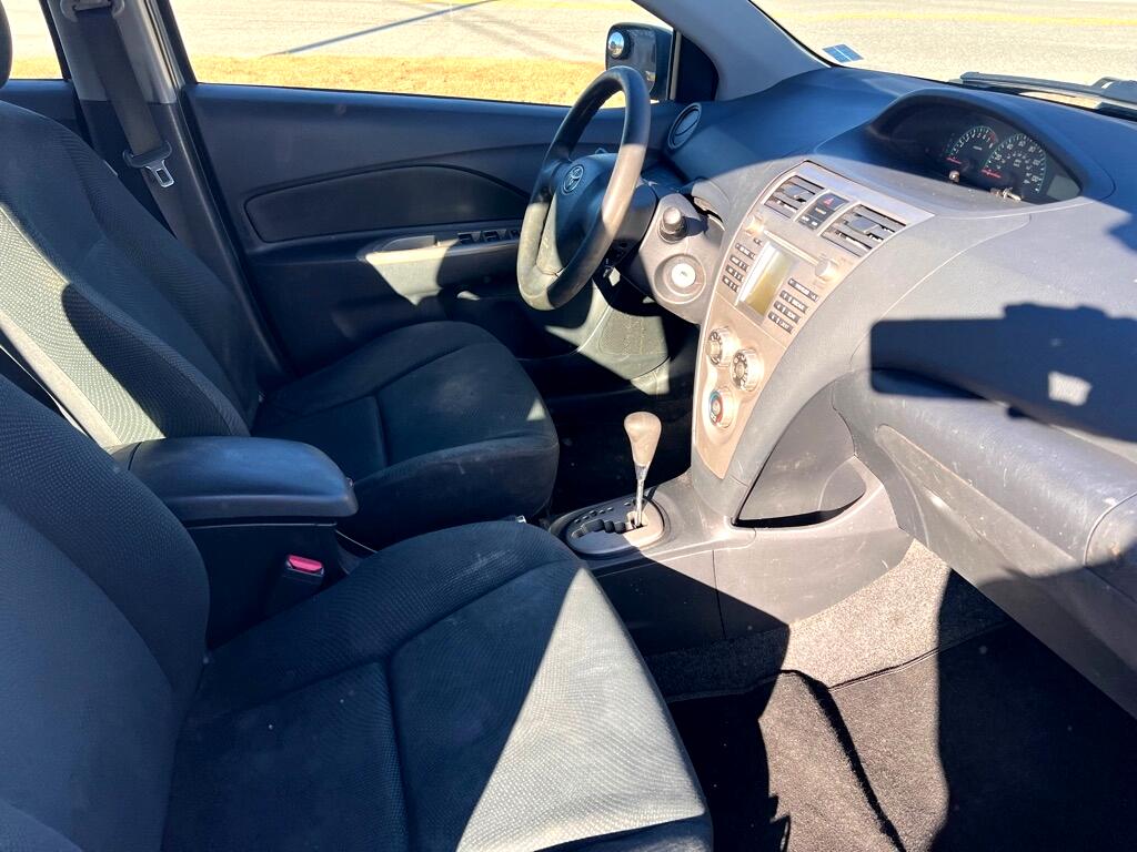 Toyota Yaris Sedan 4-Speed AT 2009