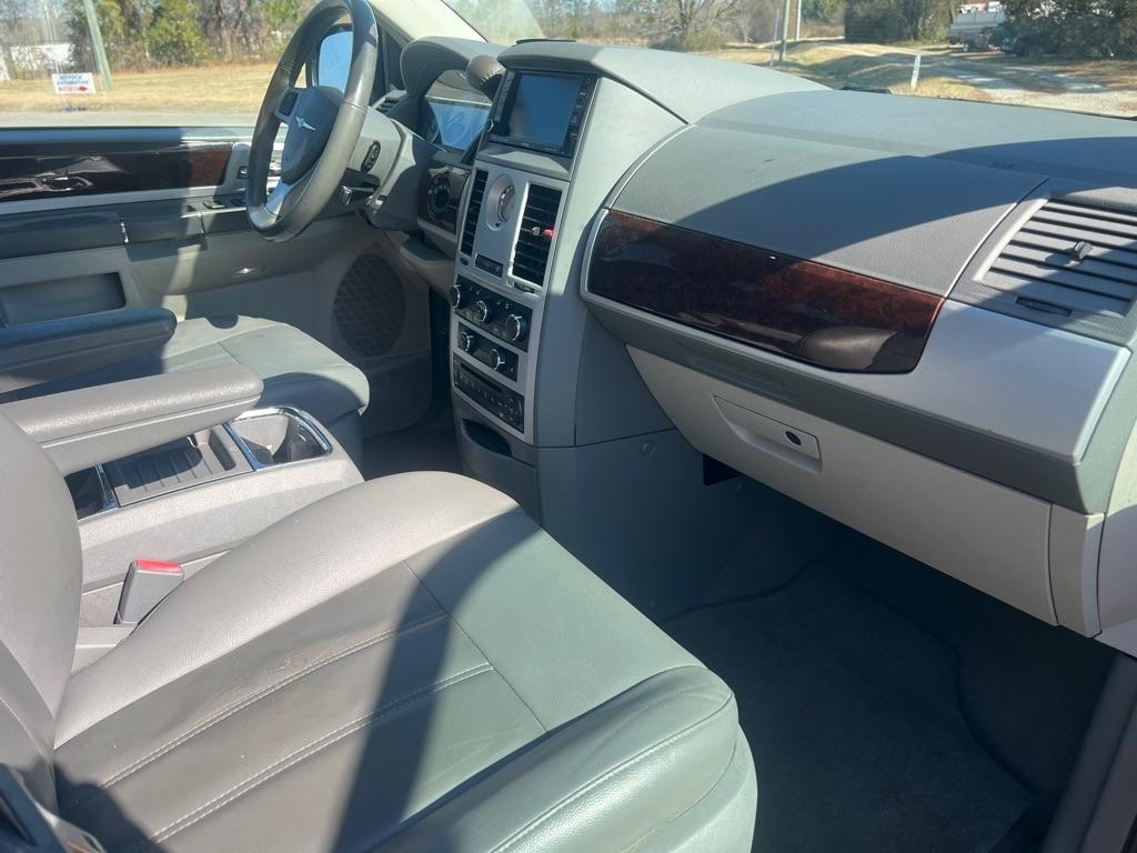 Chrysler Town & Country Touring 2010