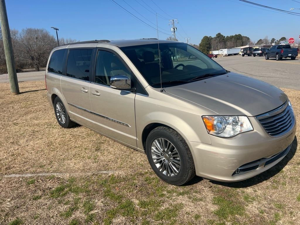 Chrysler Town & Country Touring-L 2013
