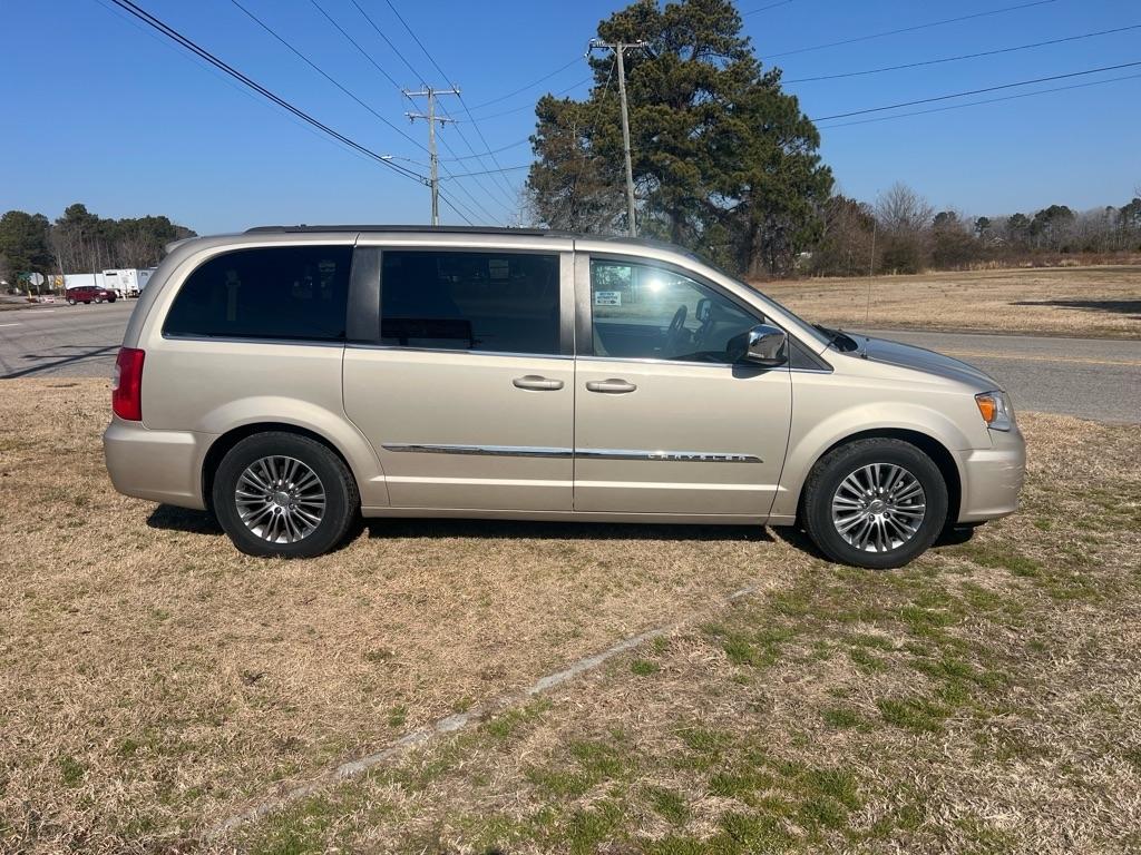 Chrysler Town & Country Touring-L 2013