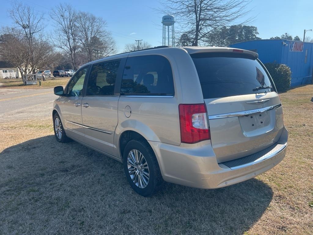 Chrysler Town & Country Touring-L 2013