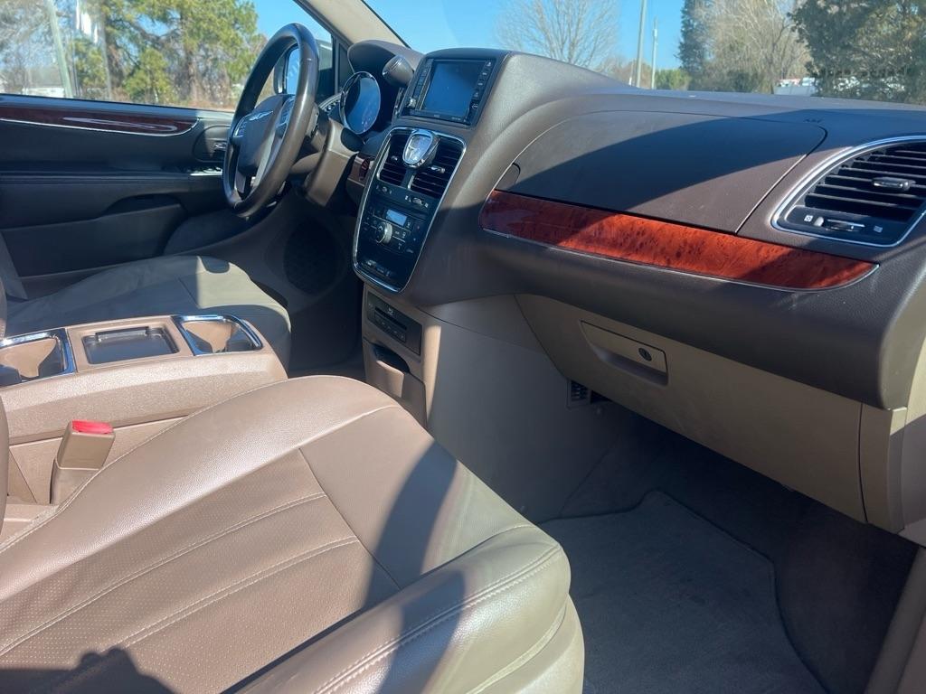 Chrysler Town & Country Touring-L 2013