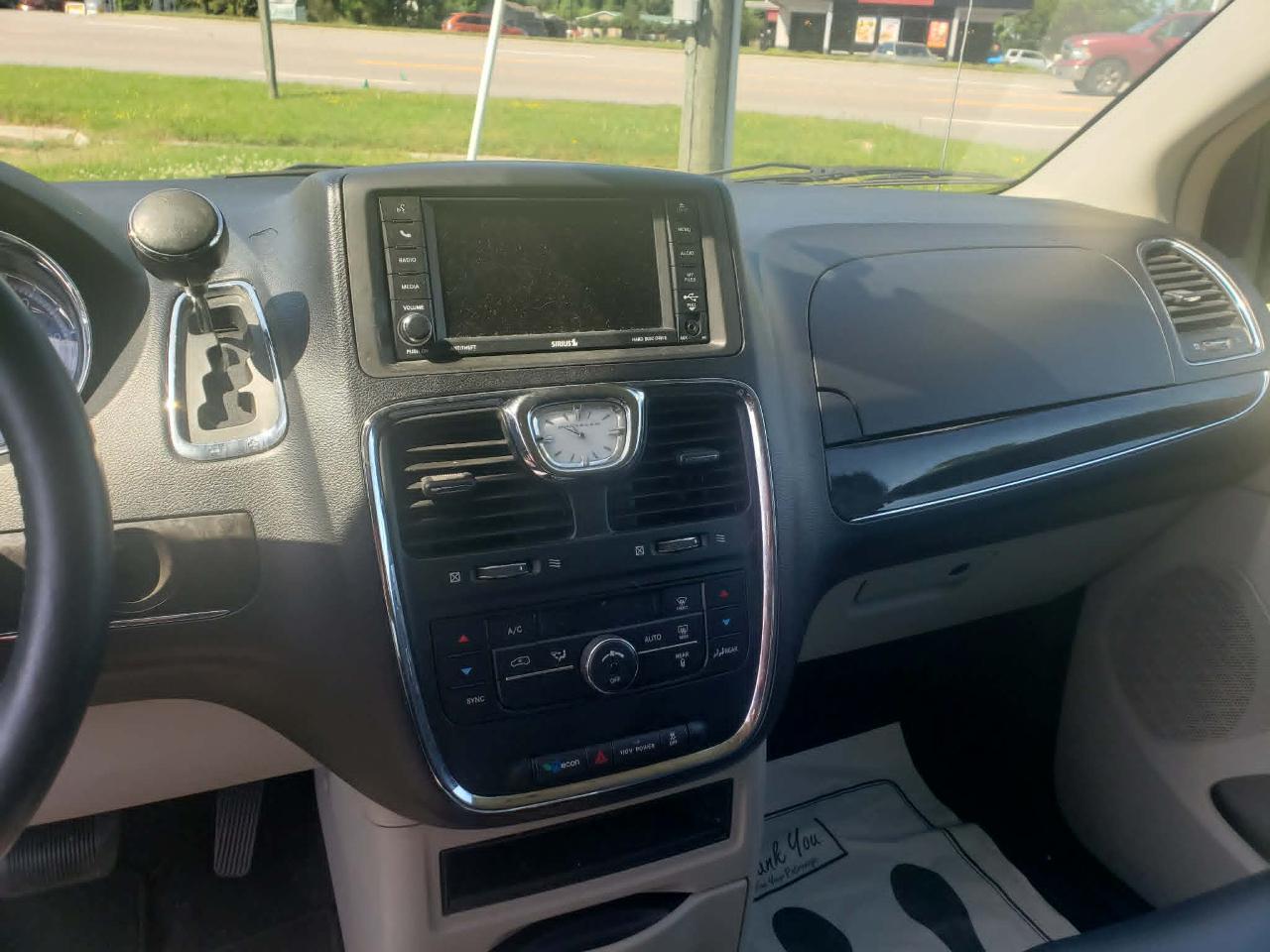 Chrysler Town & Country Touring 2012