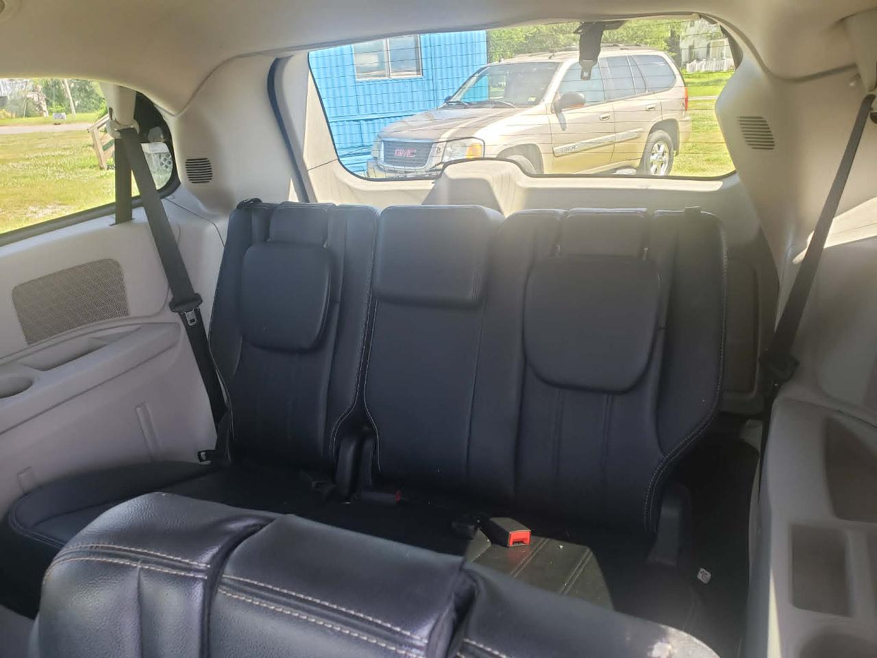 Chrysler Town & Country Touring 2012