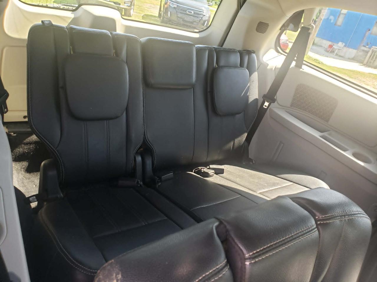 Chrysler Town & Country Touring 2012