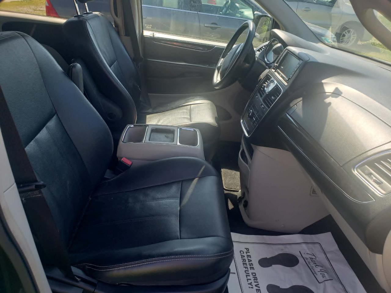 Chrysler Town & Country Touring 2012