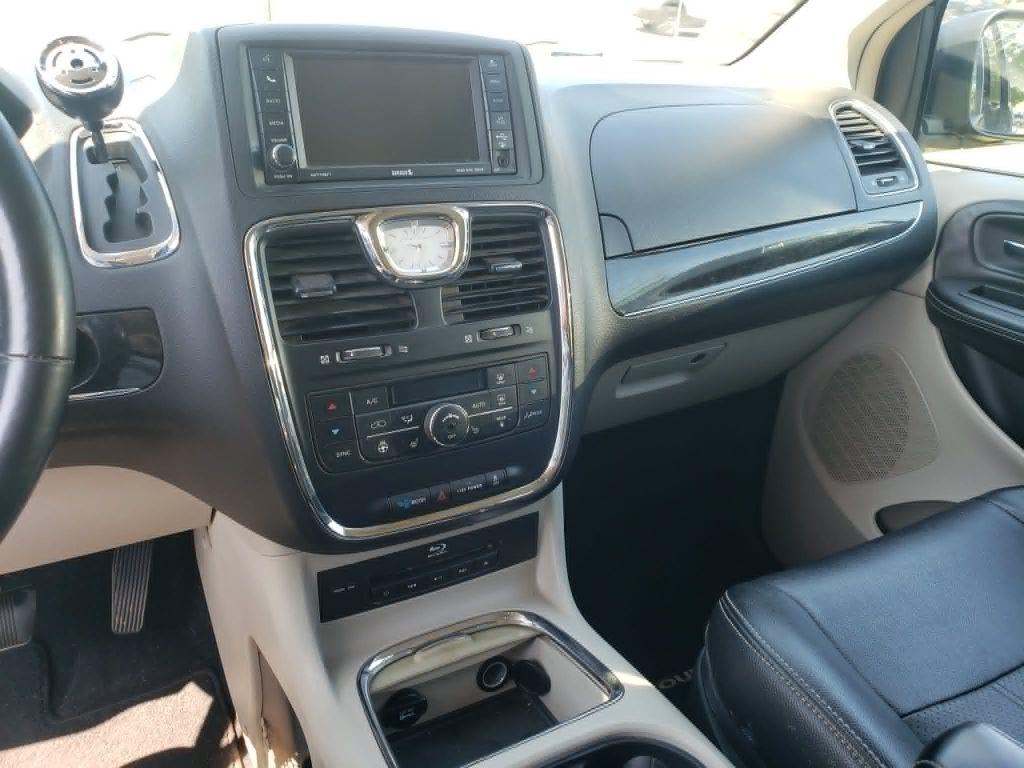 Chrysler Town & Country Touring-L 2014