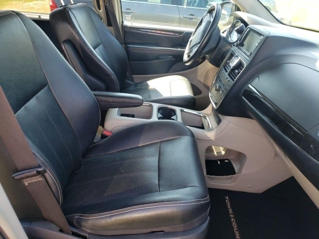 Chrysler Town & Country Touring-L 2014